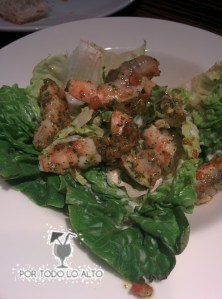 Cogollos con langostinos y vinagreta de hierbas