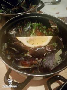 Españoles a la marinera, italianos picantones y franceses con vino blanco. 