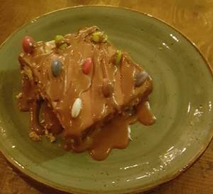 ¡Feliz Cumpleaños! Tarta de galletas maria con chocolate & lacasitos 