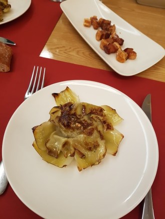 Alcachofas confitadas y marcadas en la plancha